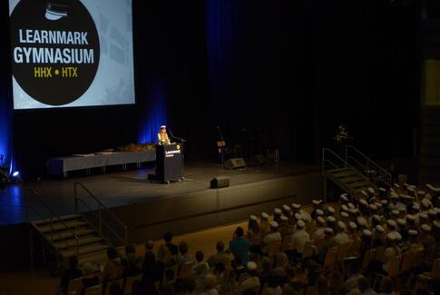 Dimission for 264 HHX- og HTX-studenter på Learnmark Gymnasium