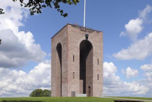 Folkemøde på Ejer Bavnehøj søndag 25. august