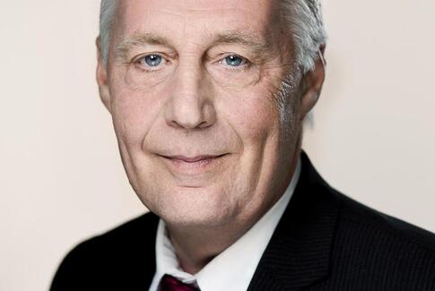 Henrik Dam Kristensen debatterer med gymnasieelever og AMU-kursister