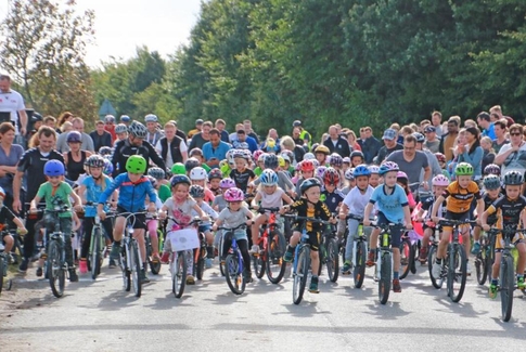 Tour de Gedved midt i Gedved Byfest