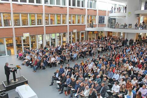 375 studerende dimitterede fra VIA i Horsens