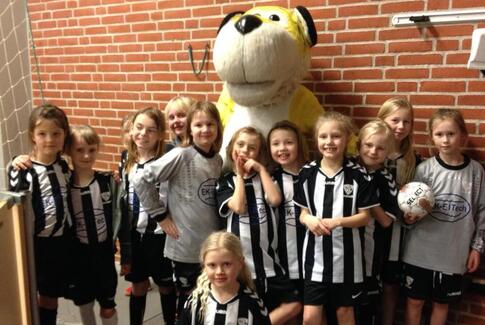 Gedvedpiger til Simon Kjær Cup