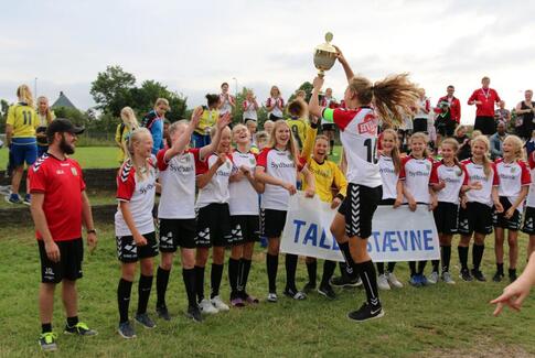 Pigefodboldtalenter dystede i Stensballe