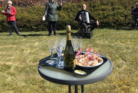 Dronningen blev fejret med maner