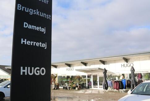Hugo takker af i Hovedgård