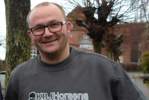 Lad de lokale få flere chancer