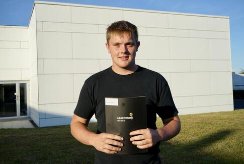 Julius får to uddannelser på én gang