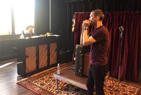 Lokalt teater tager på udendørs plejehjemsturné