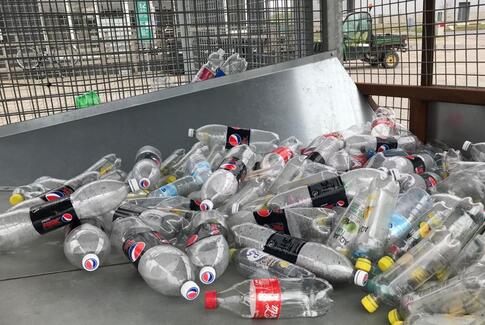 Kommunen holder liv i brugte plastikflasker