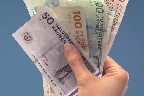 Stærk dansk krone gør ferien billigere