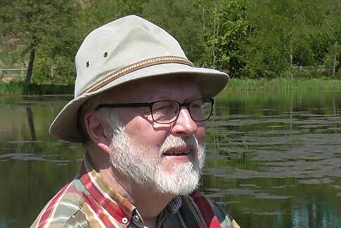 Er du nysgerrig på forfatter Claus Grymers liv og forfatterskab?