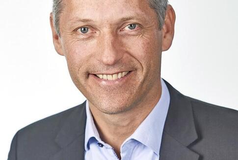 Vores læger skal kunne tale flydende og forståelig dansk