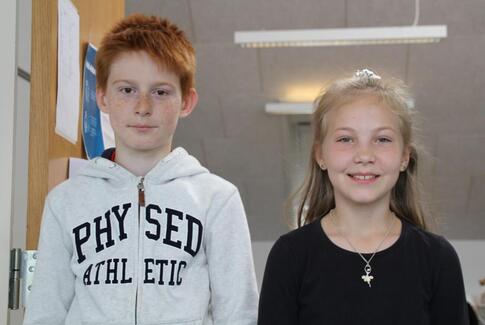 Theodor og Ella skal til Christiansborg Slot for at fejre Dronningen