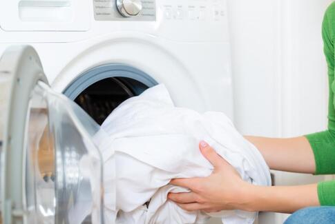 Private firmaer overtager tøjvask hos kommunens ældre borgere