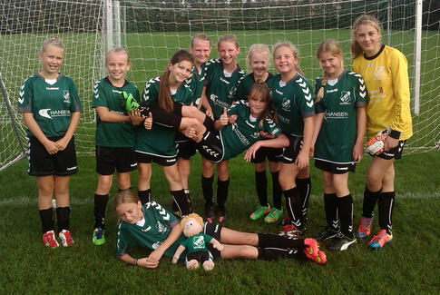 ØIFs U12 piger er publikumsmagneter