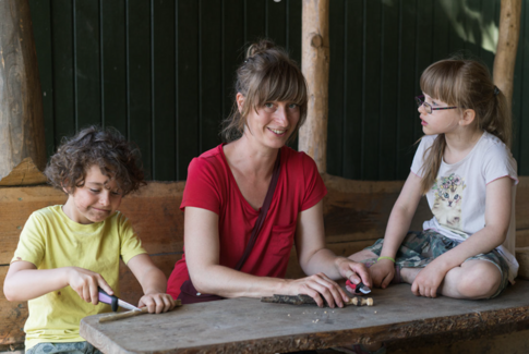 Penge til bålfade, bolde og bistader skal få flere skolebørn ud i det fri