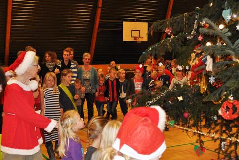 Juletræsfest i Hovedgårdhallen på lørdag